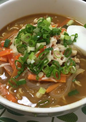 子供大好き❤︎塩ラーメンでカレーラーメン-レシピのメイン写真