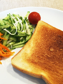 朝食に簡単!きゅうりとチーズのサラダ-レシピのメイン写真