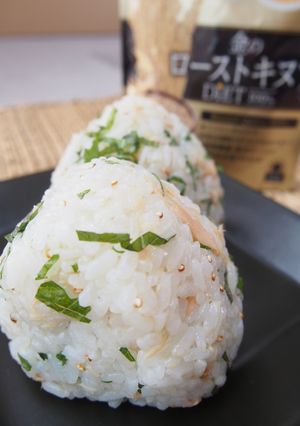 ローストキヌアと鮭のオイルおにぎり-レシピのメイン写真