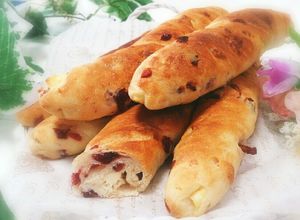 クランベリーとマカダミアとクリチのパン-レシピのメイン写真