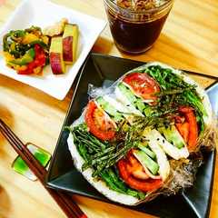 รูปของ 焼きおにぎり・野菜サンド