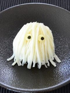 さけるモッツァレラでゴーストおむすび-レシピのメイン写真