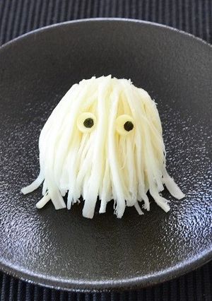 さけるモッツァレラでゴーストおむすび-レシピのメイン写真