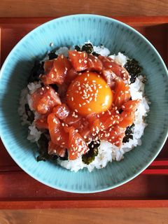 ちょっと贅沢な卵かけご飯〜サーモンの漬け-レシピのメイン写真