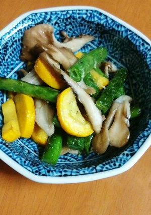 インゲン、ズッキーニ舞茸の塩にんにく炒め-レシピのメイン写真