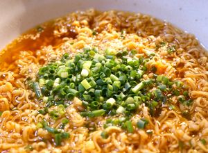 入れるだけで風味＋！ピリ辛チキンラーメン-レシピのメイン写真