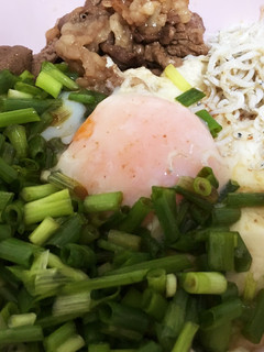 激ウマ簡単!温玉とろろ牛ぶっかけうどん!-レシピのメイン写真