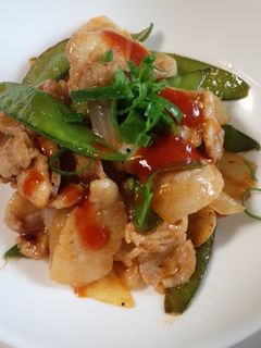 ご飯のお供に絹さやと豚バラのキムチ炒め-レシピのメイン写真