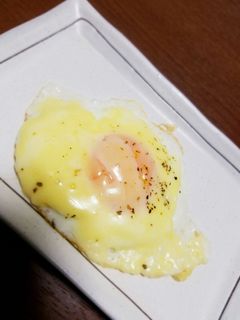 目玉焼きonチーズ♡-レシピのメイン写真