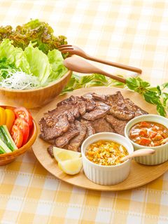 カルビ肉で焼肉!2種のソースと野菜添え-レシピのメイン写真