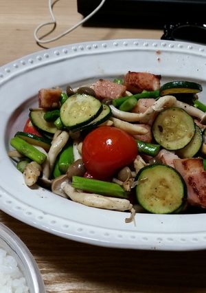 ズッキーニとベーコンのニンニク炒め-レシピのメイン写真