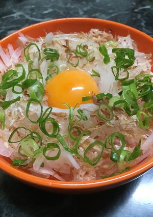 玉ねぎのサラダ♪卵黄のせ♪-レシピのメイン写真