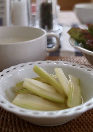 さっぱり夏の常備菜♪セロリのピクルス-レシピのメイン写真