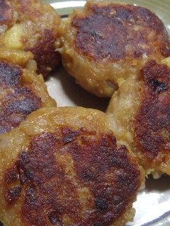 カレー味・タマネギ入り‥「ジャガイモ餅」-レシピのメイン写真