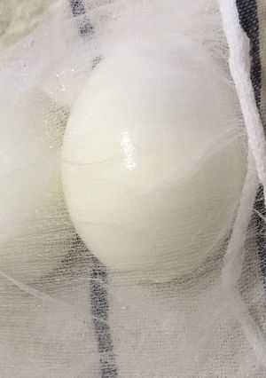 水切りネットで楽々！ゆで卵のみじん切り-レシピのメイン写真