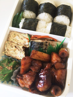 毎日男弁当⁂鶏モモ照り焼きと俵結び弁当-レシピのメイン写真