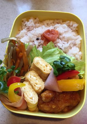 ハムでパプリカとかいわれ大根巻-レシピのメイン写真