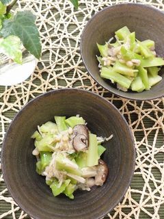 ブロッコリーの茎とキノコの和え物-レシピのメイン写真