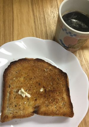 チアシードとくるみ入り食パンのトースト-レシピのメイン写真