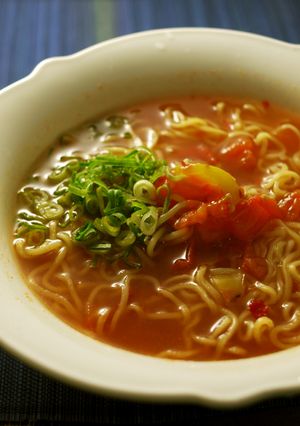 札幌一番だしのきいた辛トマト海鮮ラーメン-レシピのメイン写真