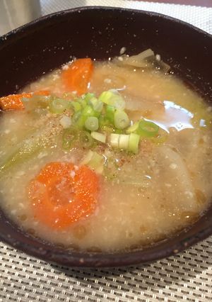 野菜たっぷり！ごま油風味の酒粕入り味噌汁-レシピのメイン写真