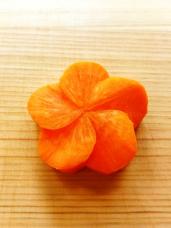 *基本の切り方*ねじり梅(にんじん)-レシピのメイン写真