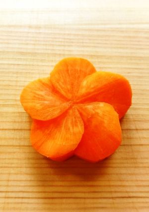 ＊基本の切り方＊ねじり梅（にんじん）-レシピのメイン写真
