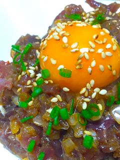 マグロユッケ〜卵黄のせ〜-レシピのメイン写真