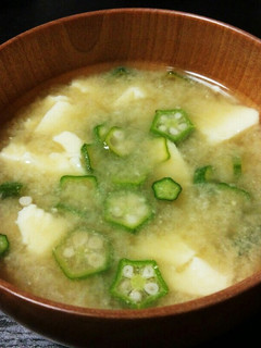 優しい味わい♡ゆし豆腐とオクラの味噌汁-レシピのメイン写真