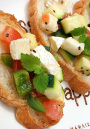 夏野菜とカマンベールのブルスケッタ-レシピのメイン写真