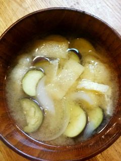 茄子と玉ねぎと油揚げのお味噌汁-レシピのメイン写真