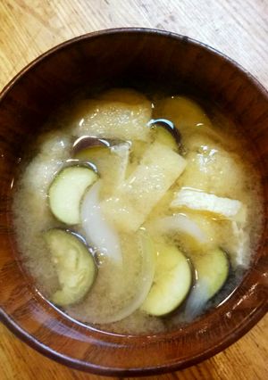 茄子と玉ねぎと油揚げのお味噌汁-レシピのメイン写真