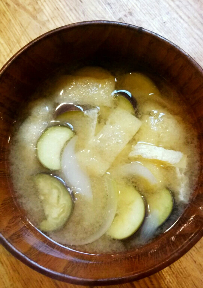 茄子と玉ねぎと油揚げのお味噌汁-レシピのメイン写真