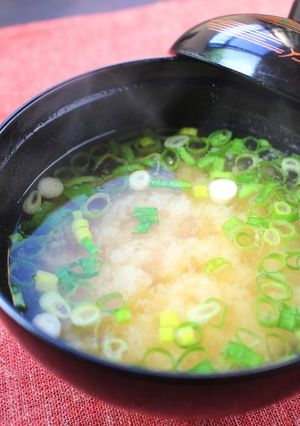 サッとしたのど越し！湯葉の味噌汁-レシピのメイン写真