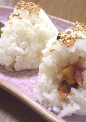 コッテリサッパリ☆梅チーズ☆おにぎり-レシピのメイン写真