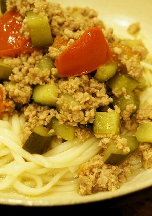 夏に!トマトとキュウリのエスニックうどん-レシピのメイン写真