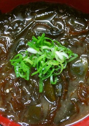 簡単！朝食に♪もずくとワカメのお味噌汁＊-レシピのメイン写真
