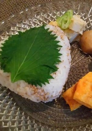 大葉香るごま塩にぎり-レシピのメイン写真
