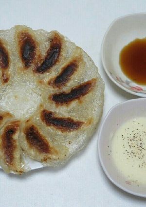 バリバリ羽根つき餃子とチーズソース-レシピのメイン写真
