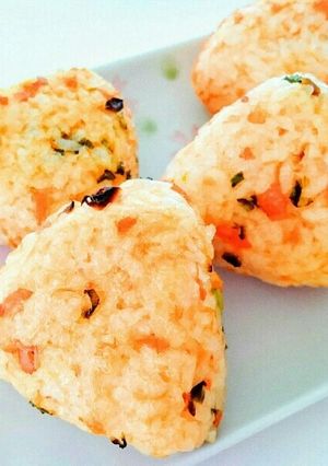 ごま油の香りが食欲誘う♪鮭の焼きおにぎり-レシピのメイン写真