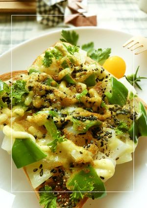 玉葱×ピーマンのごま塩カレートースト-レシピのメイン写真