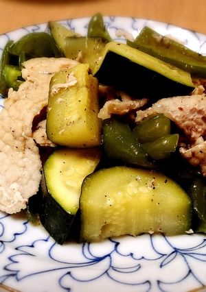 ズッキーニと豚肉のめんつゆ炒め-レシピのメイン写真