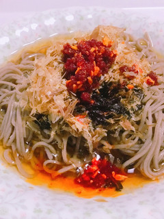 食べラーとバラ干し海苔の旨辛蕎麦-レシピのメイン写真