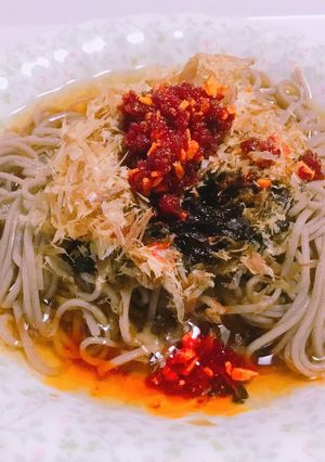 食べラーとバラ干し海苔の旨辛蕎麦-レシピのメイン写真