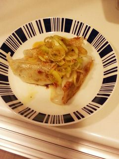 ネギたっぷり!ピリ辛ダレで食べる餃子-レシピのメイン写真