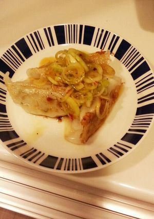 ネギたっぷり！ピリ辛ダレで食べる餃子-レシピのメイン写真