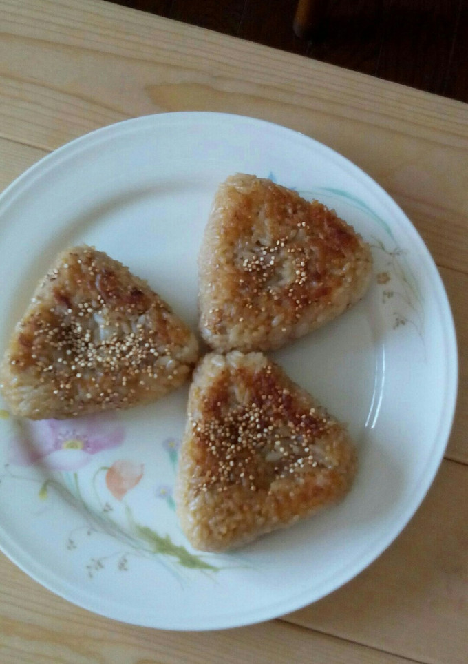 焼きおにぎりの金のローストキヌアかけ-レシピのメイン写真
