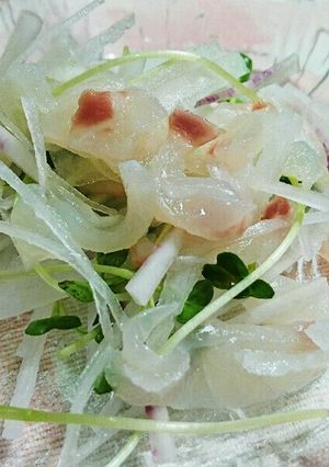贅沢！刺身を使った大根サラダ-レシピのメイン写真