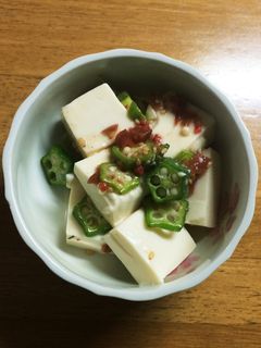 夏にぴったり!オクラと梅のさっぱり豆腐-レシピのメイン写真