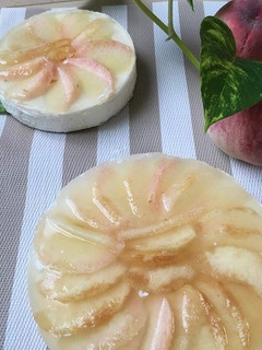 旬の桃を使ってニ層のレアーチーズケーキ-レシピのメイン写真